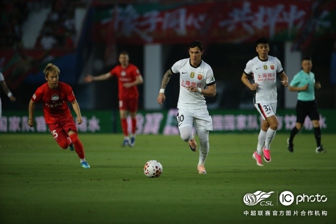 海港客场2-1逆转河南，替补克劳德头槌制胜