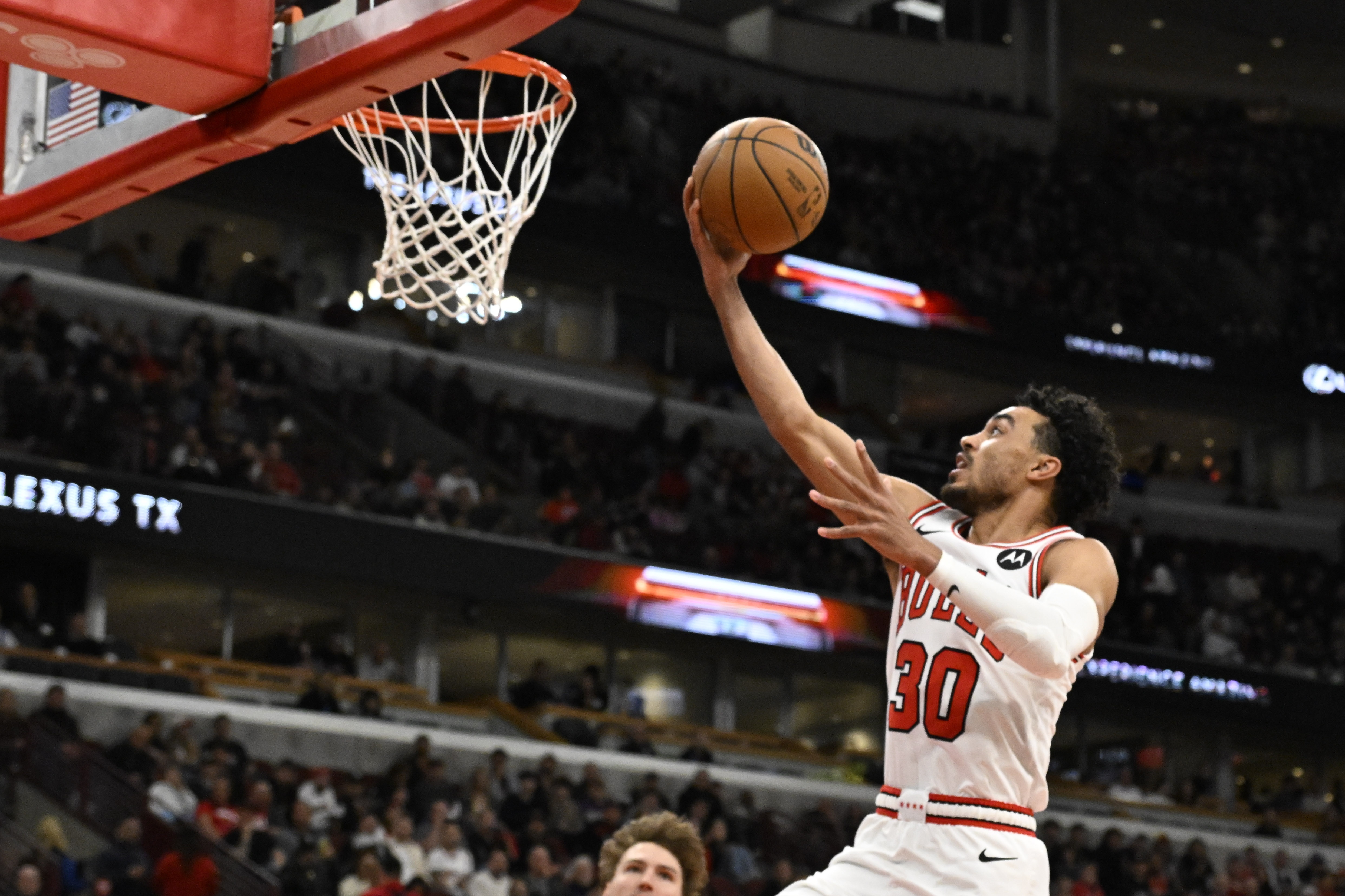 末节之王:特雷·琼斯64.7%命中率居首 字母哥63.2%紧随其后