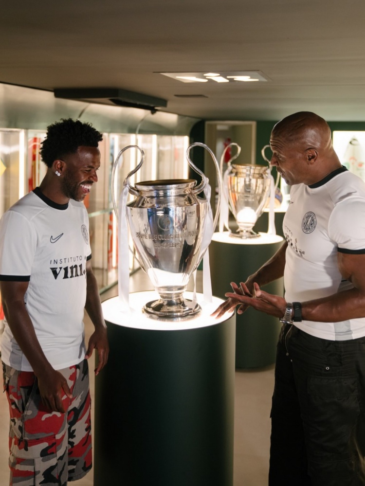 维尼修斯INS晒健身照邀约哈兰德：等你来战