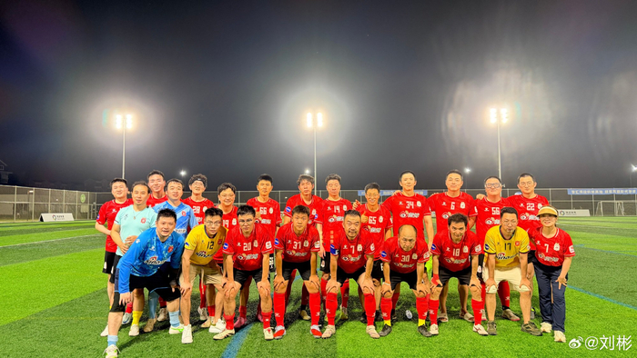 新浪1-2贝壳止步八强:徐嵩破门难救主,陈池单刀中柱成转折
