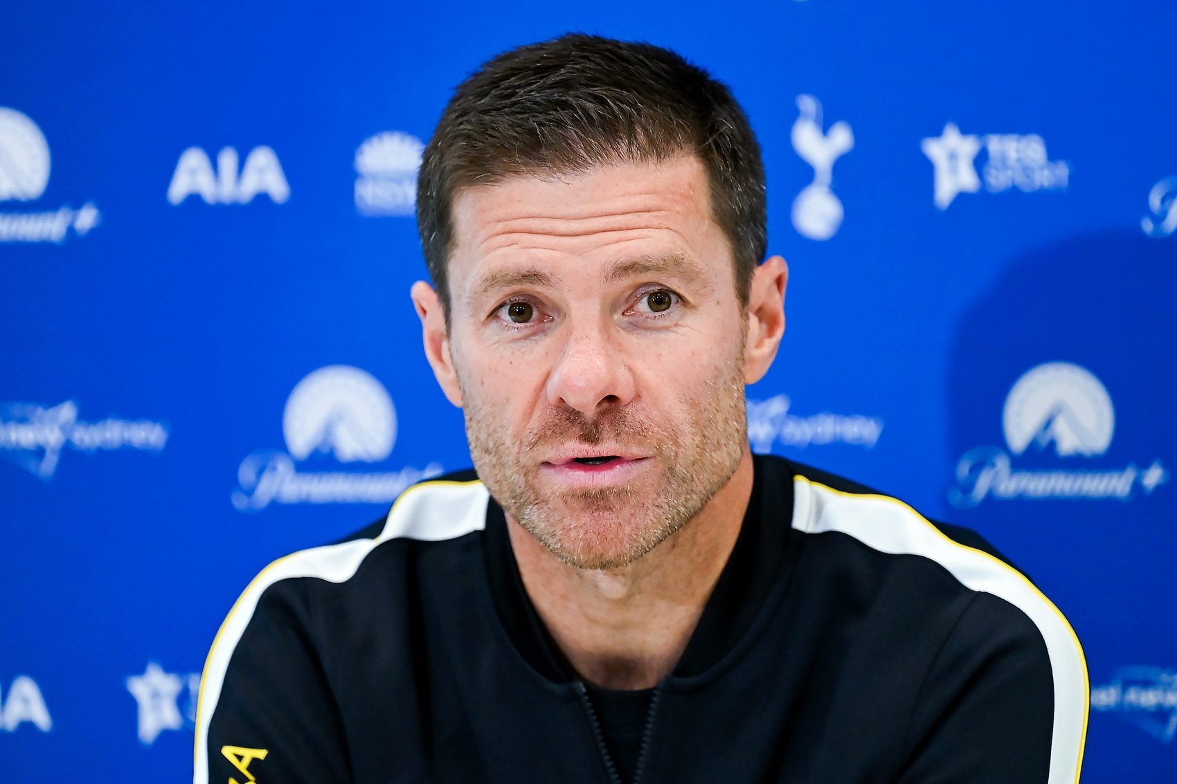 阿隆索晨跑配速每公里4分30秒 亲自防守逼埃斯特旺用右脚 阿隆索晨跑配速每公里4分30秒 亲自防守逼埃斯特旺用右脚