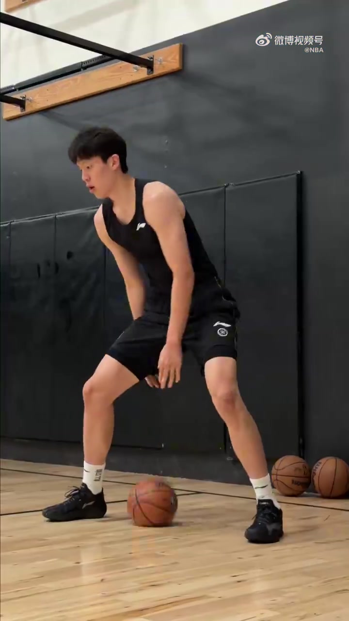 杨瀚森与JJJ合练直言被打爆 小乔丹现场纠错防守 杨瀚森与JJJ合练直言被打爆 小乔丹现场纠错防守