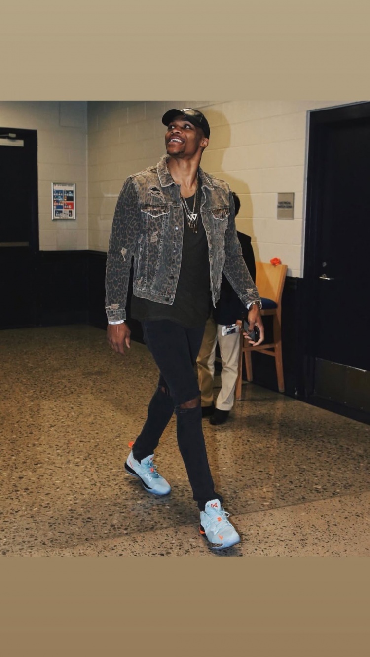 威少结束18年NBA生涯 乔治社媒晒图致敬 威少结束18年NBA生涯 乔治社媒晒图致敬