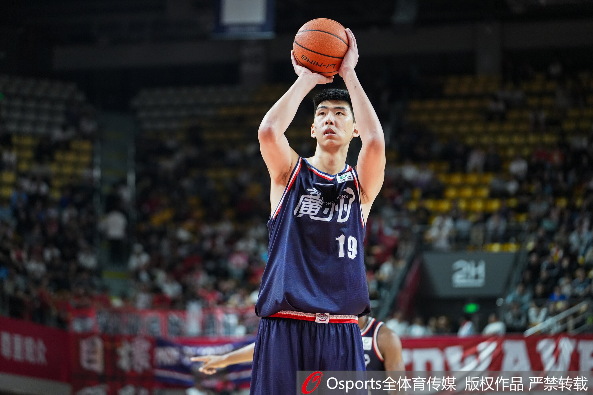 广东广州解除徐昕四年租约 双方支持出国打球 广东广州解除徐昕四年租约 双方支持出国打球