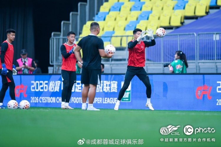 阿洛伊西:进攻端数据不错,定位球攻防是重点打磨环节 阿洛伊西:进攻端数据不错,定位球攻防是重点打磨环节
