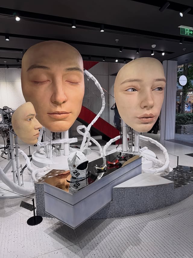 保罗·乔治妻子社媒晒随夫中国行照片：在上海的48小时！
