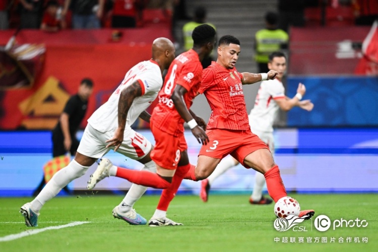 上海海港2-1青岛海牛,下一场海港队将客场对阵深圳新鹏城队 上海海港2-1青岛海牛,下一场海港队将客场对阵深圳新鹏城队