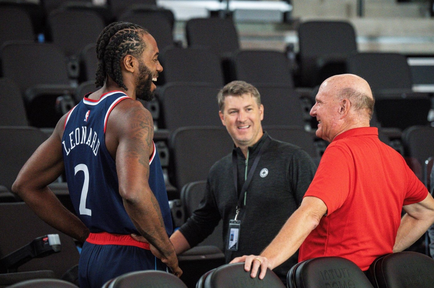 名记:NBA在和鲍尔默方面谈判和解 焦点在监管责任而非规避工资帽 名记:NBA在和鲍尔默方面谈判和解 焦点在监管责任而非规避工资帽