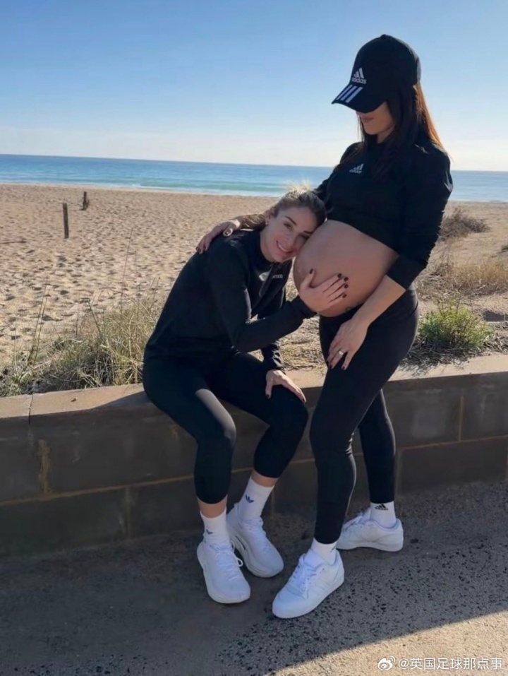 西班牙女足世界杯冠军成员加盟沙特后删除与妻子合照，引发争议