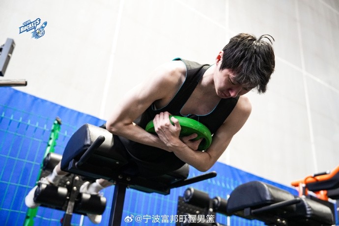 备战新赛季！宁波男篮晒训练日常：力量篇 埋头苦练