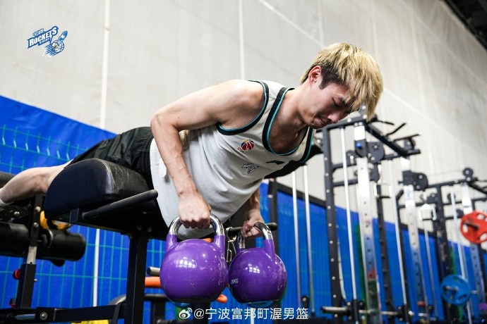备战新赛季！宁波男篮晒训练日常：力量篇 埋头苦练