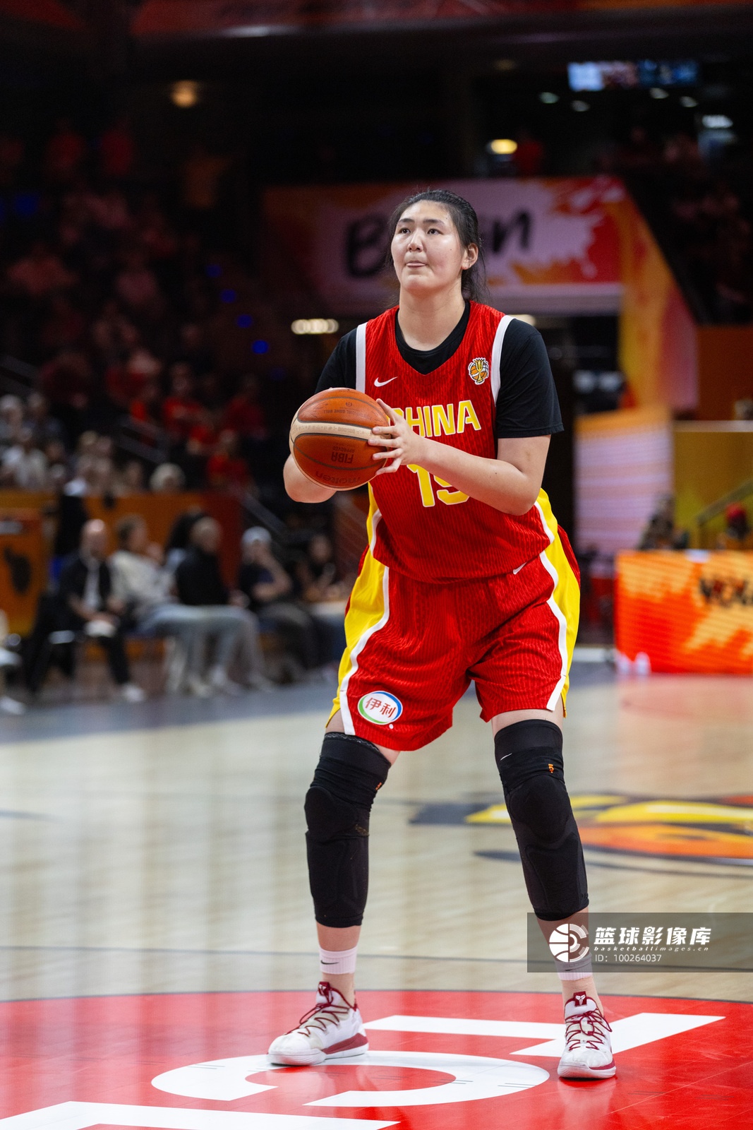 进步明显~张子宇vs美国女篮10罚9中 世界杯资格赛罚球命中率42.9%