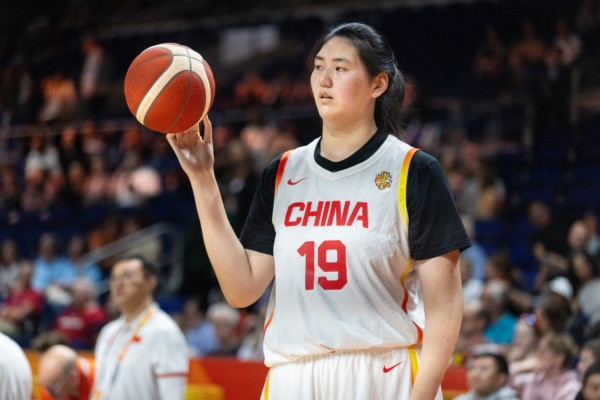 媒体人:中国女篮加时险胜捷克太艰难 张子宇在场进攻意图太明显 媒体人:中国女篮加时险胜捷克太艰难 张子宇在场进攻意图太明显